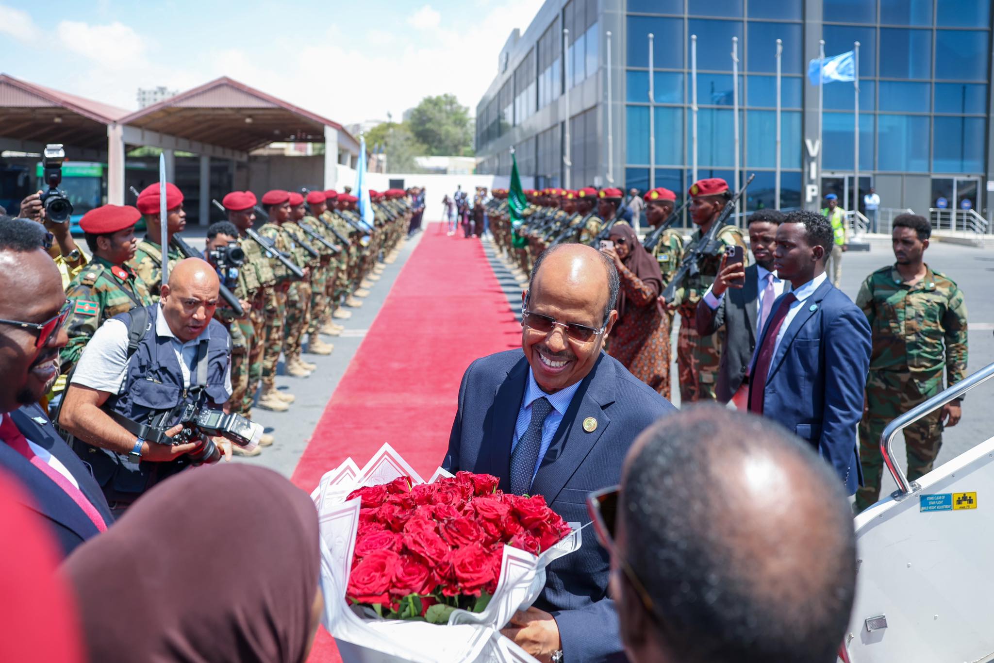 uddoomiyaha Midowga Afrika iyo wafdi uu hoggaaminayo oo soo gaaray Muqdisho