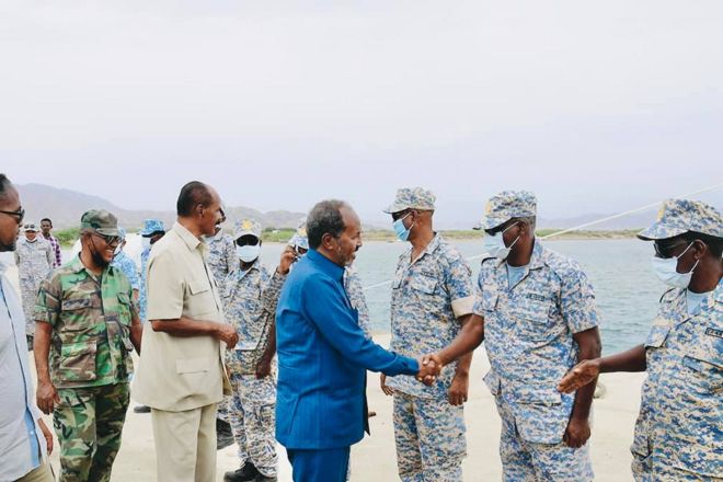 Booqashadii Madaxweyne Xasan Sheekh ee ciidamada